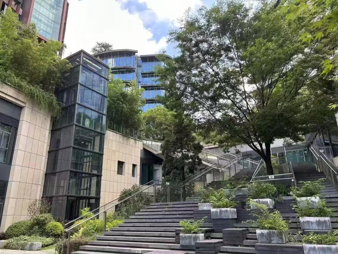 Hotel Crystal Orange Hongqiao Hub Railway Station 4*